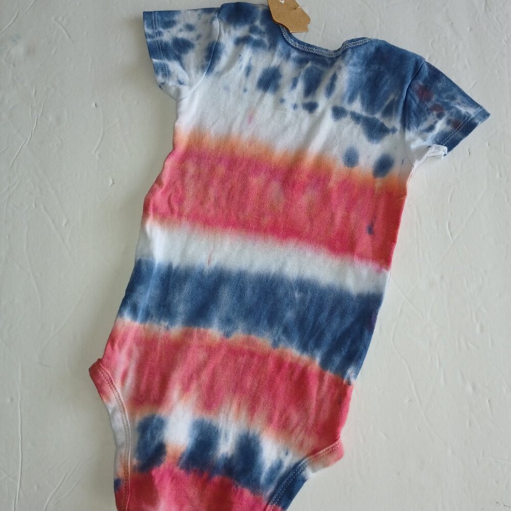 Tie Dye Red White Blue Stripe Baby Snap Crotch Body Suit July 4th 18 Months NWT - Picture 2 of 10